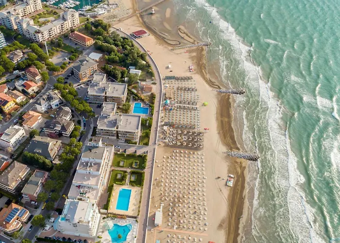 Semi Detached With Private Fenced Garden In Lignano Pineta Villa *