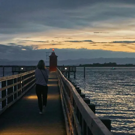 فيلة Semi Detached With Private Fenced Garden In Lignano Pineta