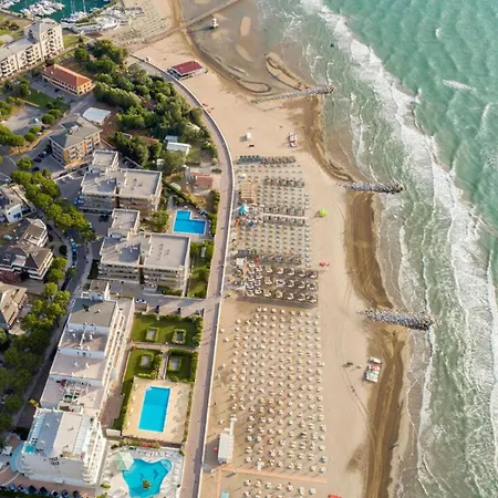 Semi Detached With Private Fenced Garden In Lignano Pineta Villa *